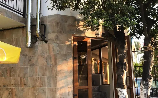 Adazhio Guest house