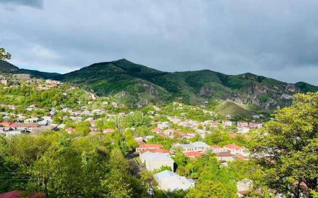 Popock Goris Guest House