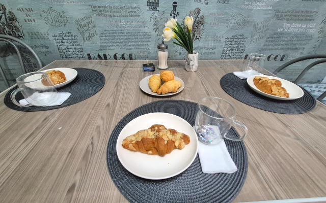 Квартира просторная с тремя раздельными спальными местами парк Галицкого