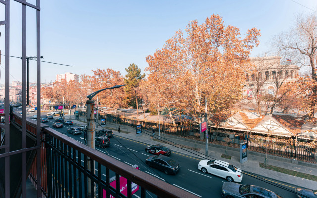 KeyGo #0117, 1 Bedroom, Near The Opera House Apartments