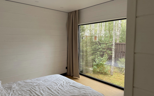 Частный дом в окружении леса с сауной