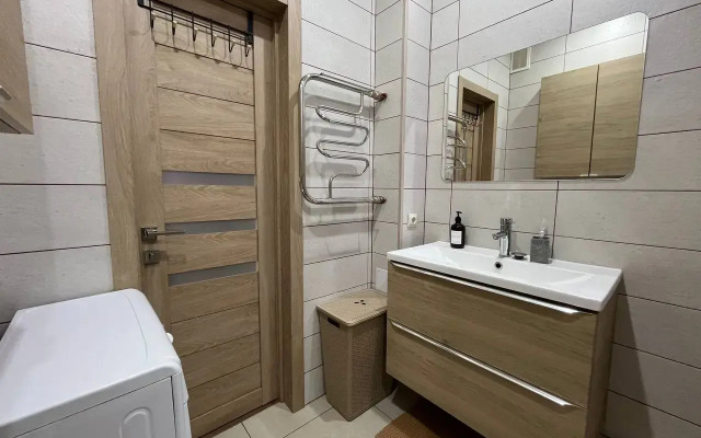 Yarkaya Studiya Na Ulitse Universitetskaya Naberezhnaya 62 Flat