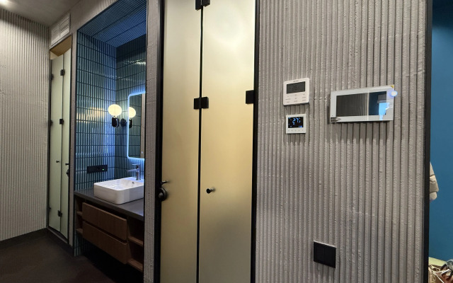 Апартаменты Metro Chic