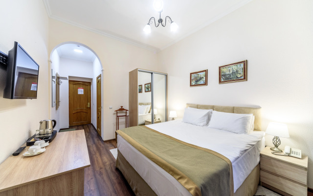 Los' Hotel
