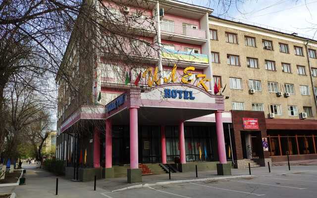 Ilek Hotel