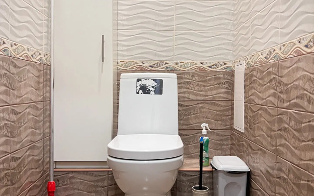 Dlya 8 Chelovek Vozle Aeroporta Flat