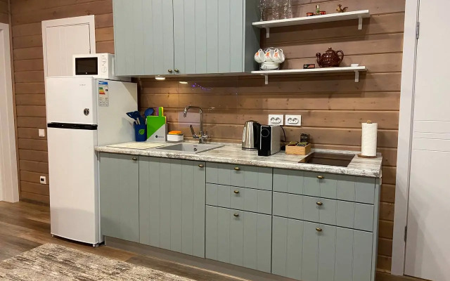 Частный дом комфортный со столом для пинг-понга и батутом