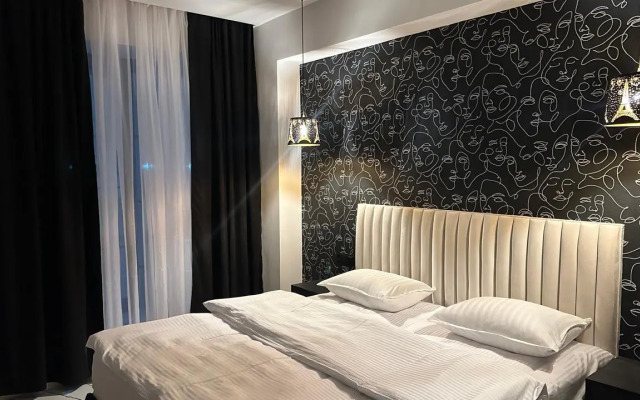 Luxe Plaza Hotel
