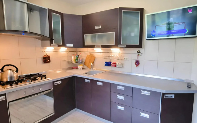 Квартира Трехкомнатная в центре Ромашки