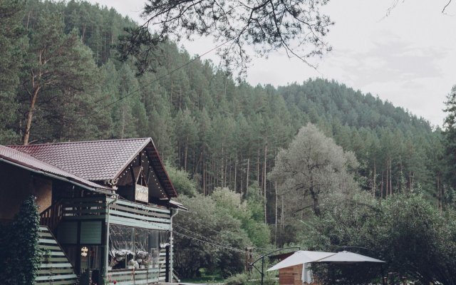 Derevnya Berendeevka Hotel
