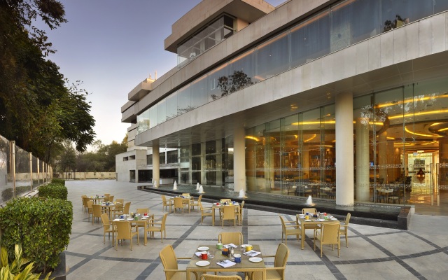 Отель The Lalit Chandigarh