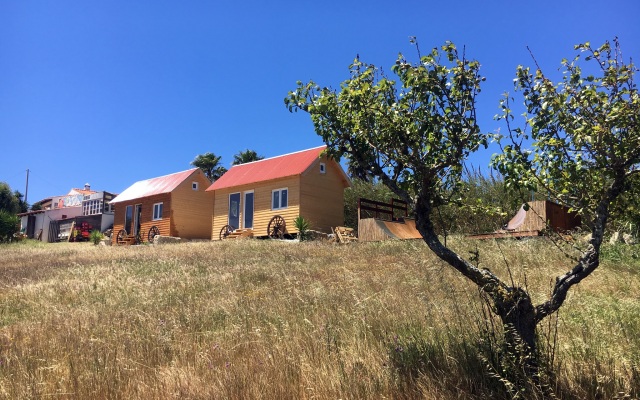 Da Silva Bike & Surf Camp Guest house