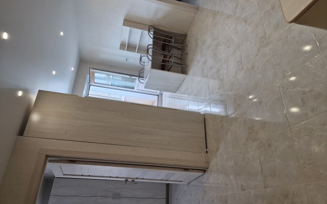 Na Avtostancii Elizovo Triple Living Quarters