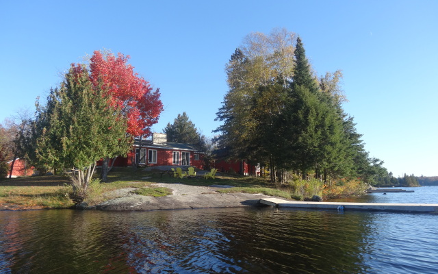 Курортный отель Ahmic Lake Resort