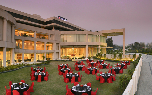 Отель The Lalit Chandigarh