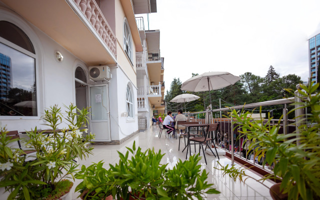 Rich Hotel