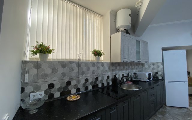 V Tsentre Yalty Apartments