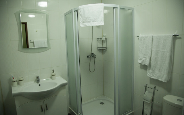 Hin Yerevantsi Hotel