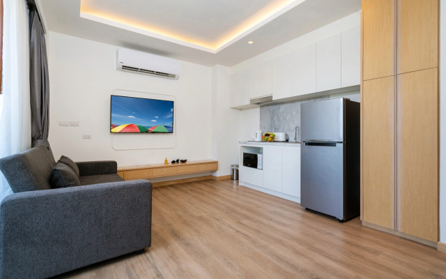 Aristo Beach Resort condo by Roominger Hotel