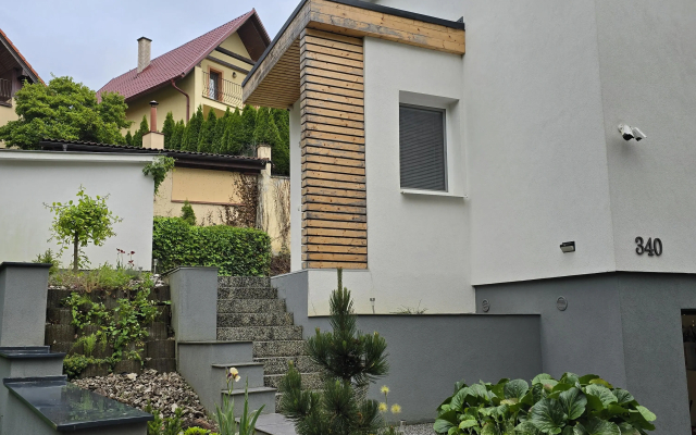 Частный дом Lakeside Private House