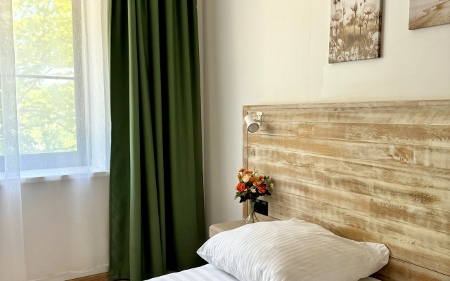 Semeynye Dvukhkomnatnye S Terrasoy Na Glavnaya 21L Apartments