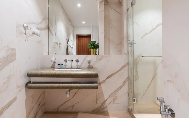 Студия для двоих на 74-м этаже