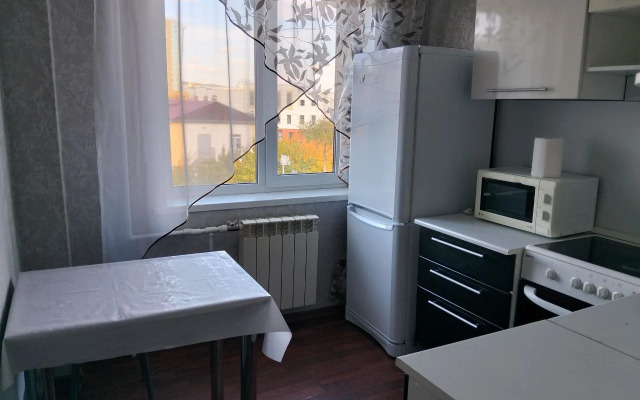 2komn Na Ul.zhukovskogo 5, Ryadom S Fsk Flat