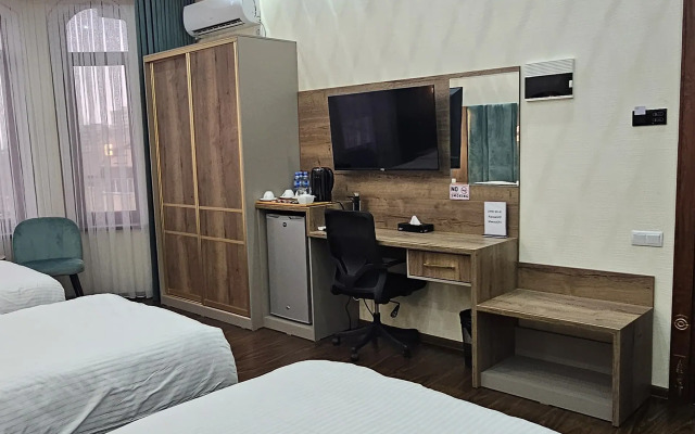Sharq Hotel
