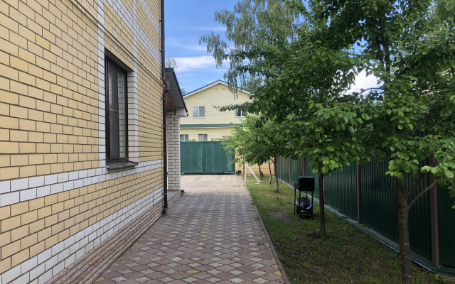 Grushewuy Sad Guest House