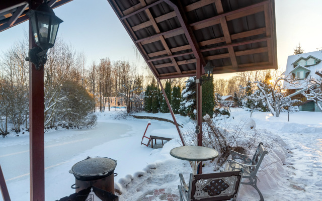 V Ostovkakh - 134 Metra Guest House