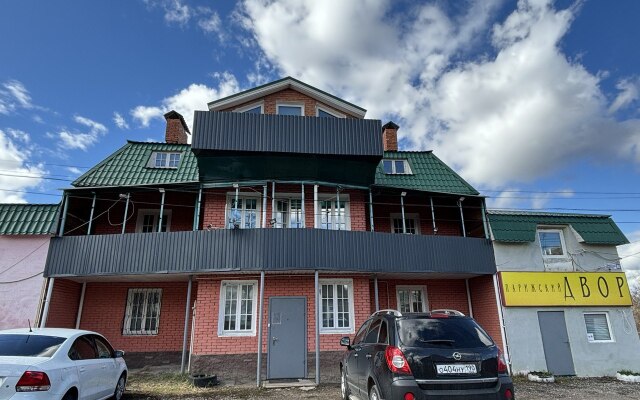 Parizhsky Dvor Guest House