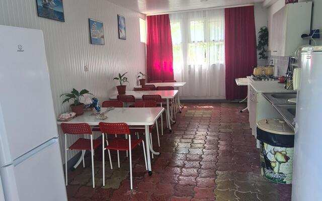 Uyut Loo Guest House