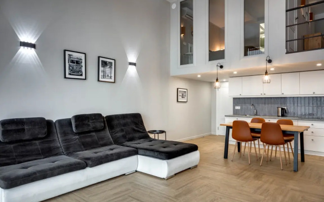 Surname Deluxe Apartments 13