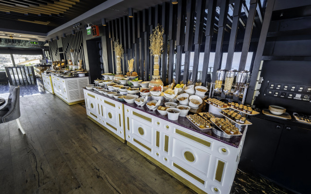 La Boutique Hotel & Suites (Adult Only 16+)