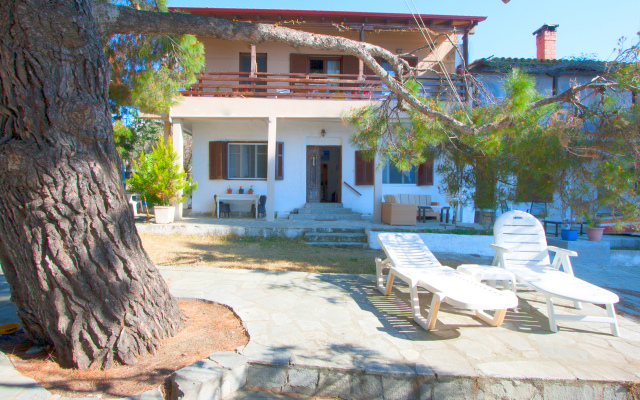 Barlee BeachFront House Metamorfosi Guest House