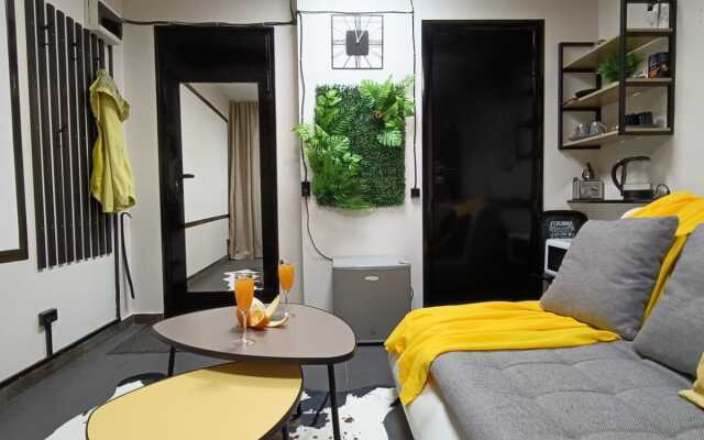 Kino Apartament Na Komsomolskoy Apartments