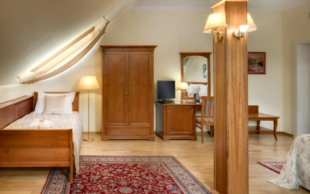 Boutique Seven Days Hotel