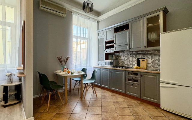 Апартаменты SivakApart c балконом на Невский и видом на набережную