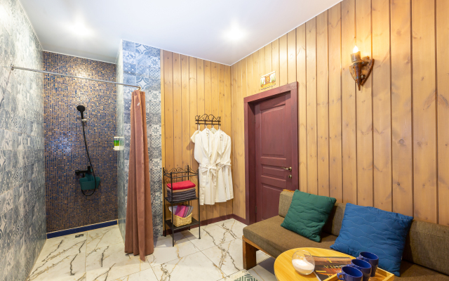 Tiffani Delyuks Guest House