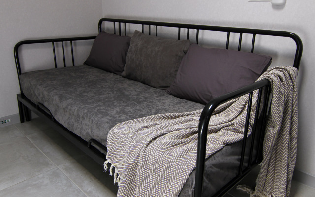 Odnakomnatnaya Kvartira Pervy Etazh (kazarma) Flat
