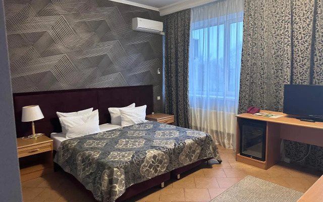 Отель Новый