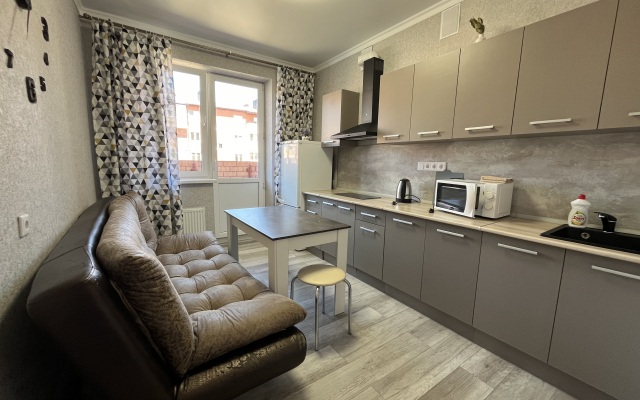 Dargrad s Balkonom Flat