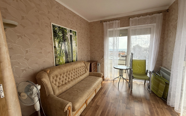 Scenic Two-Room Luxury Apartment with Balconies on the Yalta Embankment