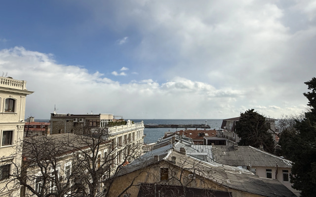 Scenic Two-Room Luxury Apartment with Balconies on the Yalta Embankment
