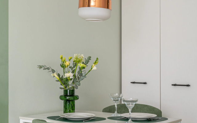 Студия у Метро Космонавтов