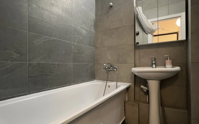 Yevro 2-kom Loginova 7/2-488 Apartments
