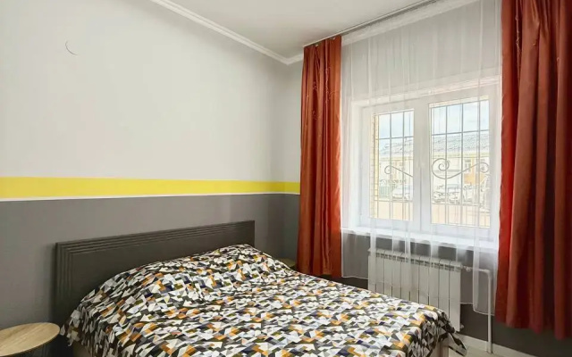 Kvartira 3 Kom s Otdel'nym Vhodom 8 Sp Mest Centr Goroda Rabotaem s Ur Licami
