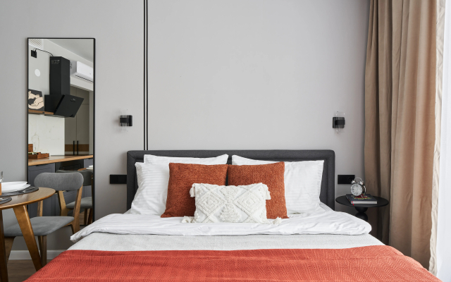 Апартаменты Уютная студия с видом на город и реку