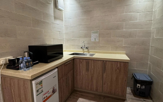Al-Ufq Suites Hotel