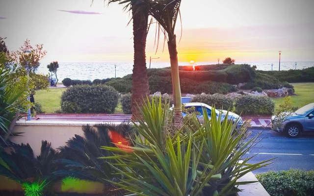 GW002 Gugel Waves Amazing Seaview & Garden Family Apartments Flat
